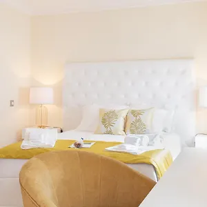 Sunny, The House - Al Portugal